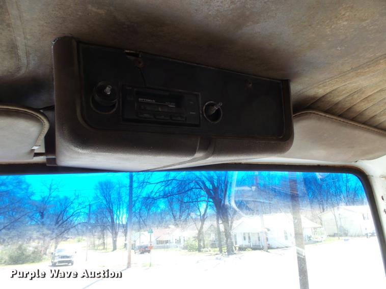 image for item DB7175 1982 Ford L9000 tank truck