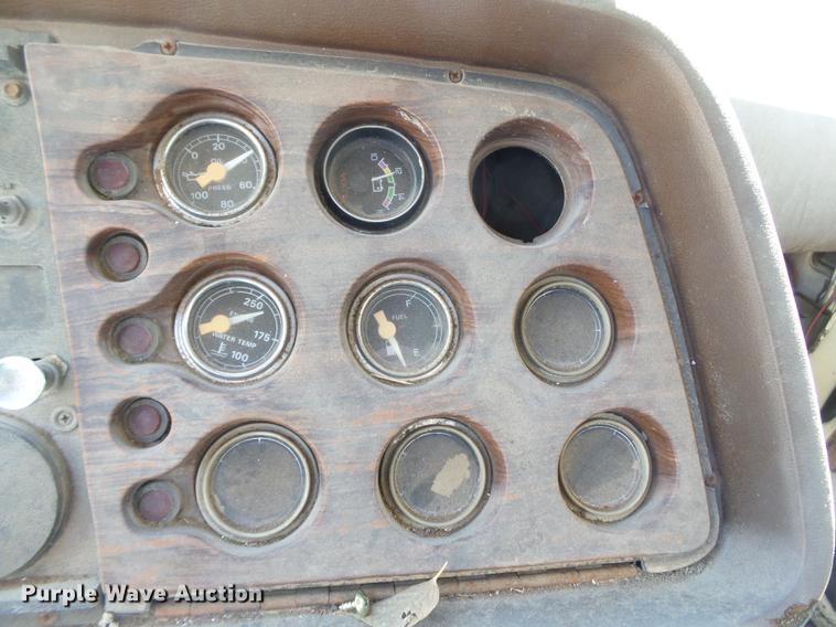 image for item DB7175 1982 Ford L9000 tank truck