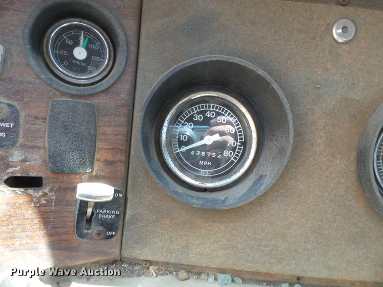 image for item DB7175 1982 Ford L9000 tank truck