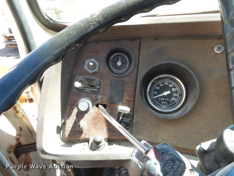 image for item DB7175 1982 Ford L9000 tank truck