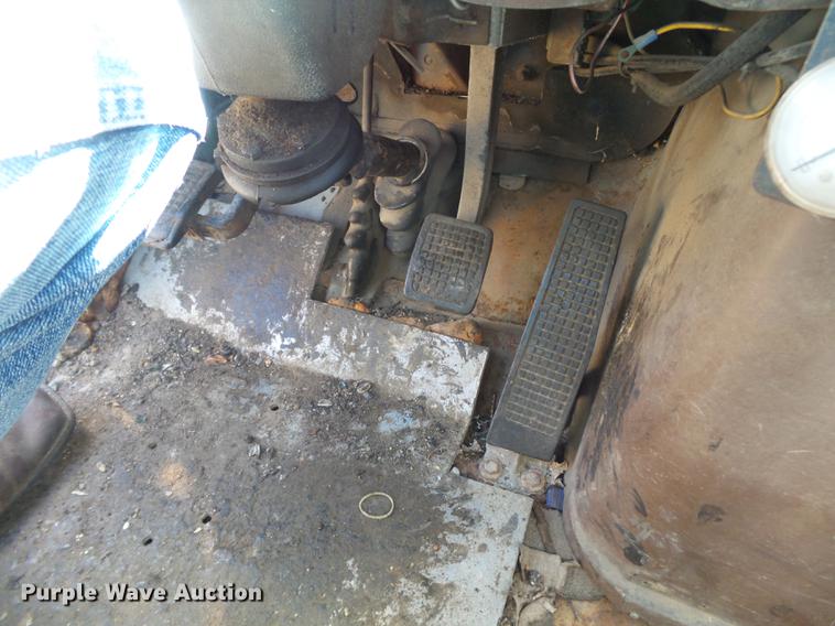 image for item DB7175 1982 Ford L9000 tank truck