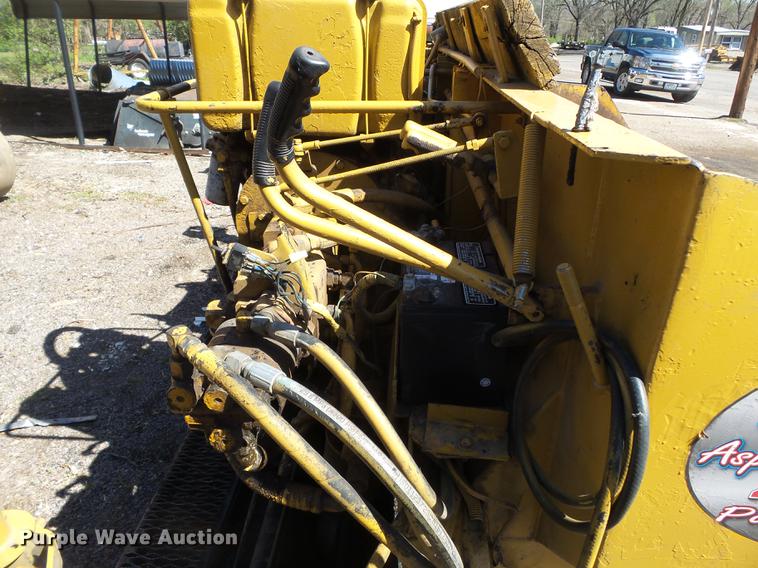 image for item DB7176 Caterpillar AP200 paver