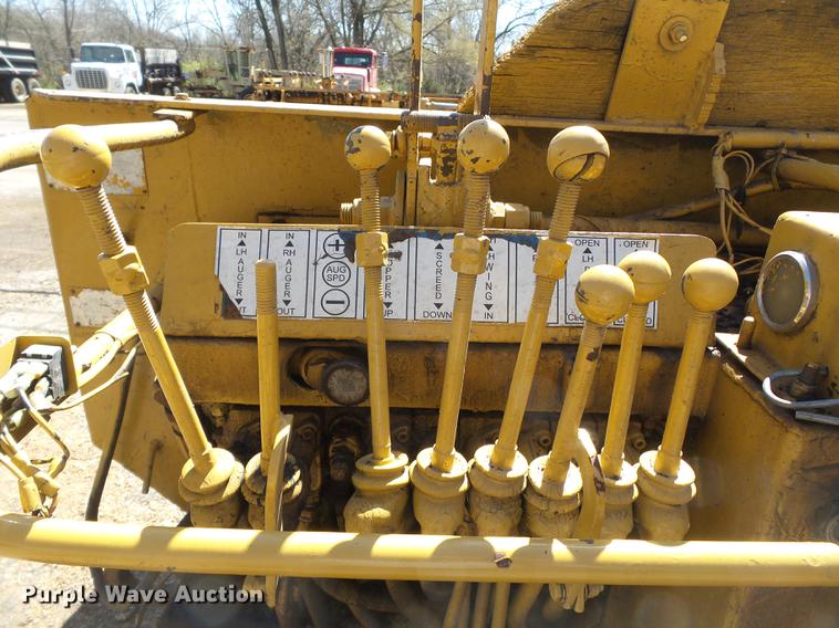 image for item DB7176 Caterpillar AP200 paver