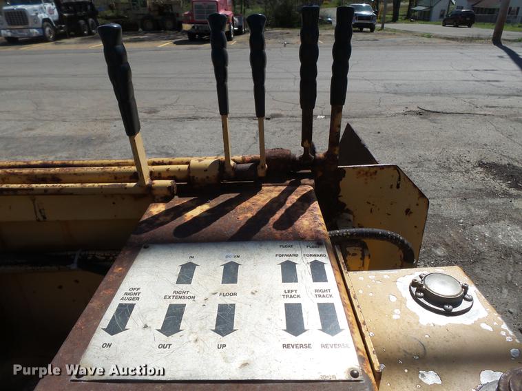 image for item DB7177 Gehl T650BD paver