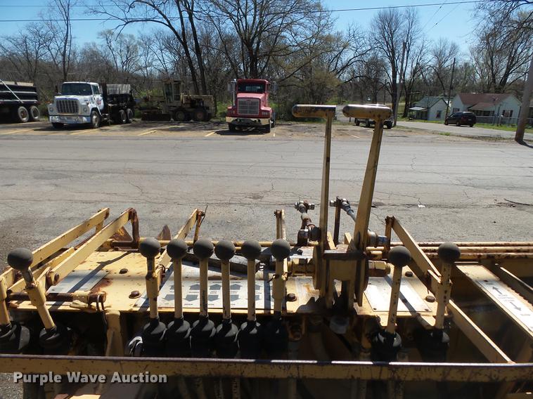 image for item DB7177 Gehl T650BD paver