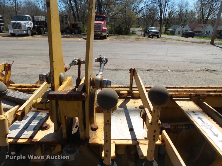 image for item DB7177 Gehl T650BD paver