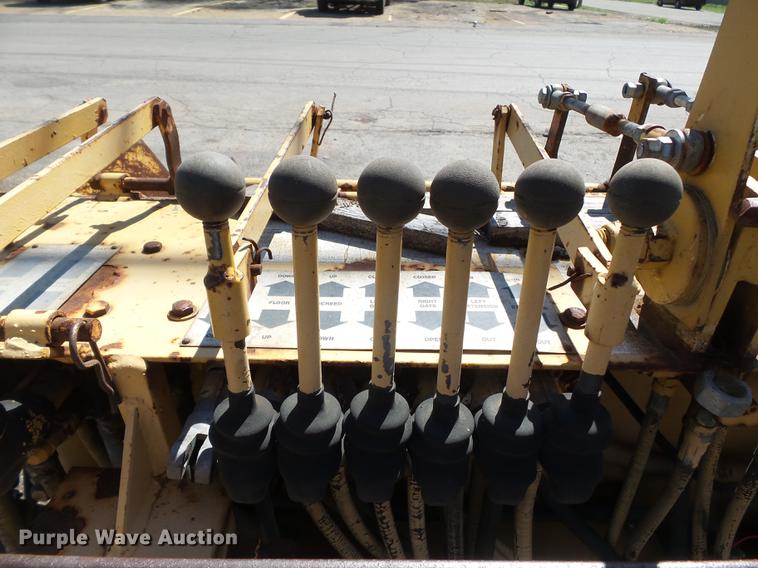 image for item DB7177 Gehl T650BD paver