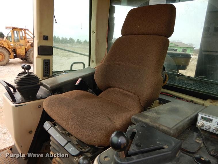 image for item DC0366 2003 Caterpillar 963C track loader