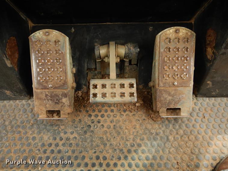 image for item DC0366 2003 Caterpillar 963C track loader