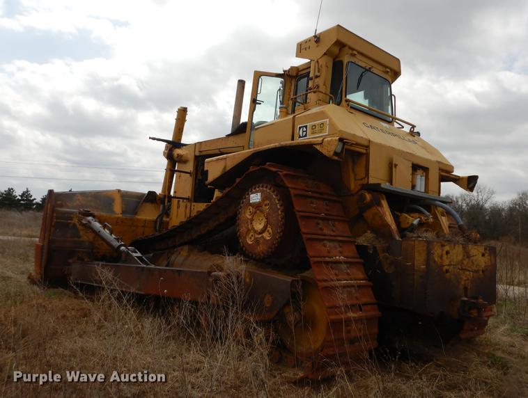 image for item DC0395 Caterpillar D10 dozer