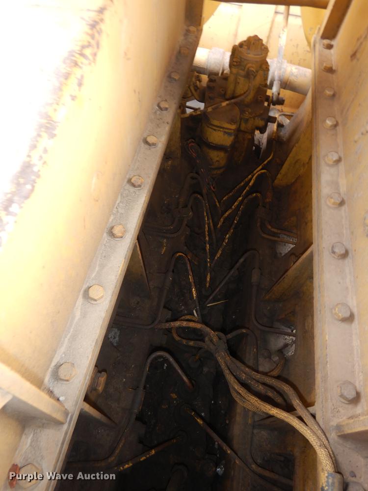 image for item DC0395 Caterpillar D10 dozer