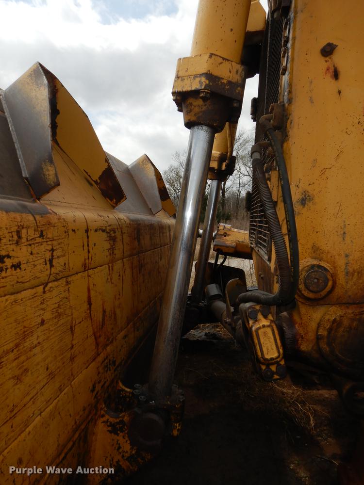 image for item DC0395 Caterpillar D10 dozer