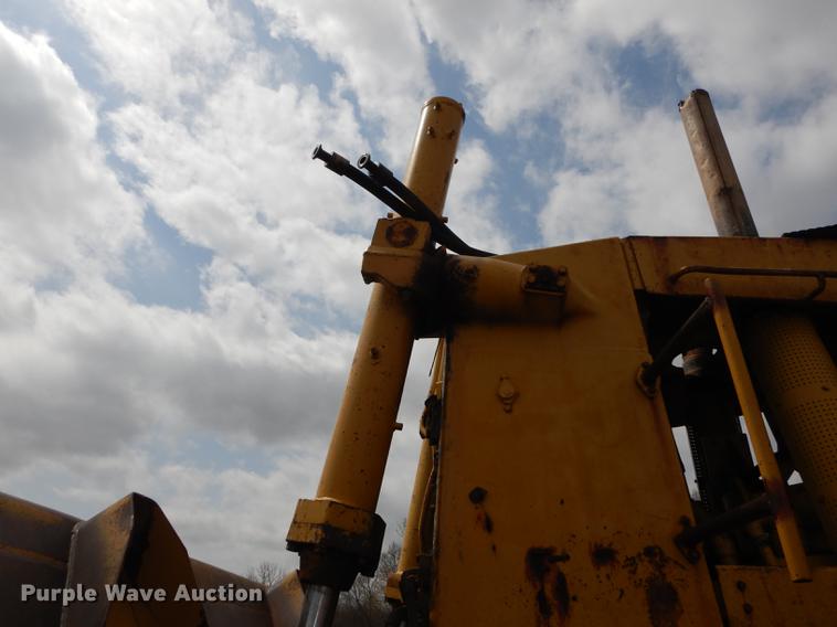 image for item DC0395 Caterpillar D10 dozer