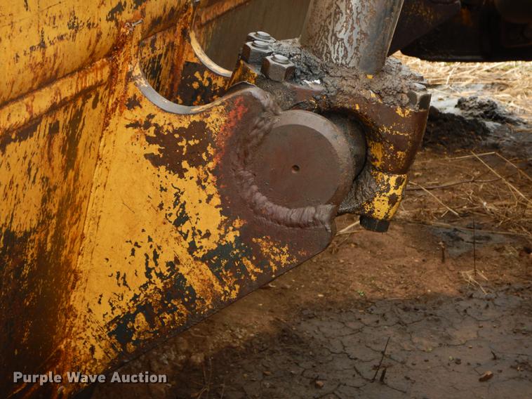 image for item DC0395 Caterpillar D10 dozer