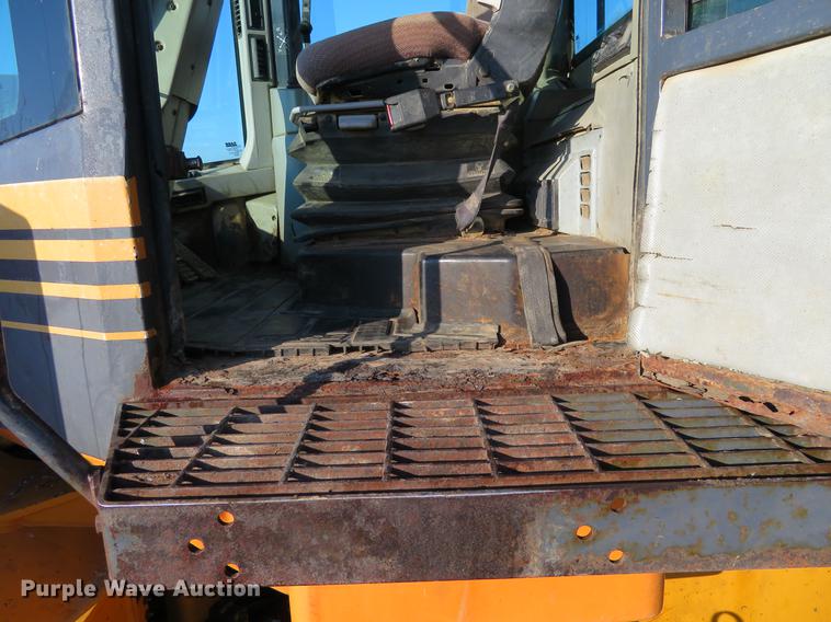 image for item DC0998 1999 Case 721C wheel loader