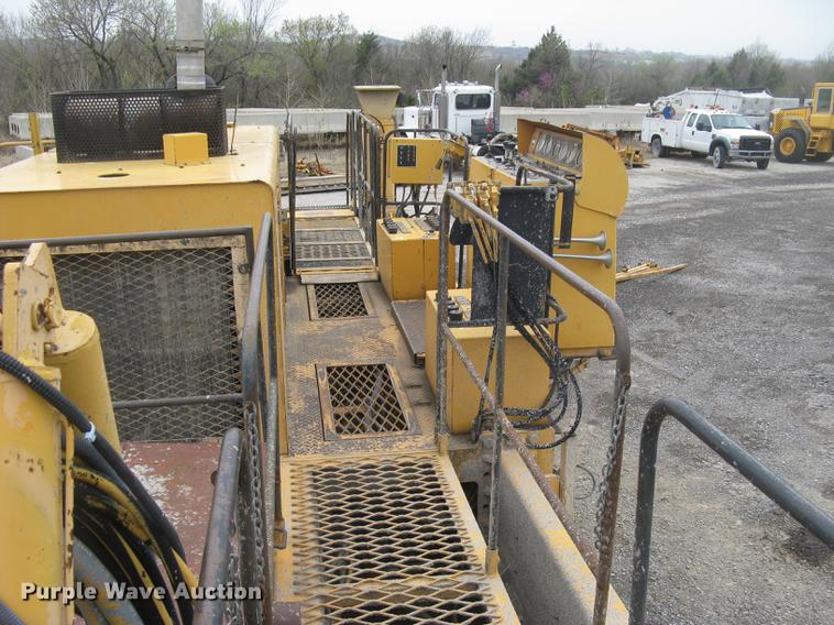 image for item DC2290 2002 CMI SF3002 paver