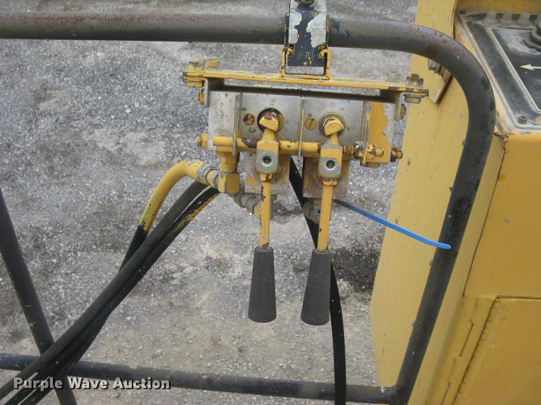 image for item DC2290 2002 CMI SF3002 paver