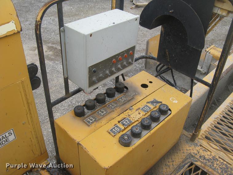 image for item DC2290 2002 CMI SF3002 paver