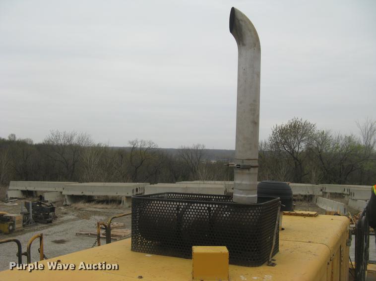 image for item DC2290 2002 CMI SF3002 paver