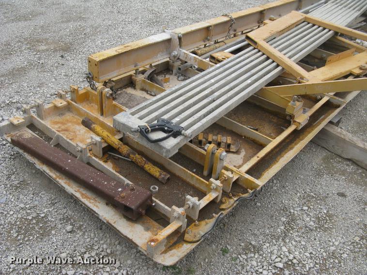 image for item DC2290 2002 CMI SF3002 paver