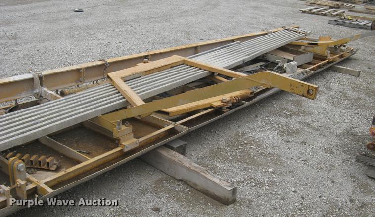 image for item DC2290 2002 CMI SF3002 paver