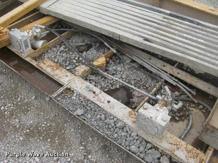 image for item DC2290 2002 CMI SF3002 paver