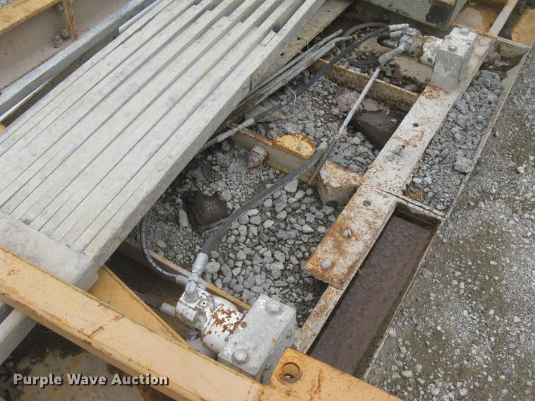 image for item DC2290 2002 CMI SF3002 paver