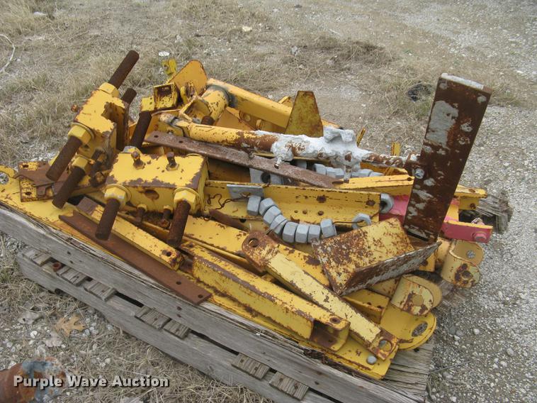 image for item DC2290 2002 CMI SF3002 paver