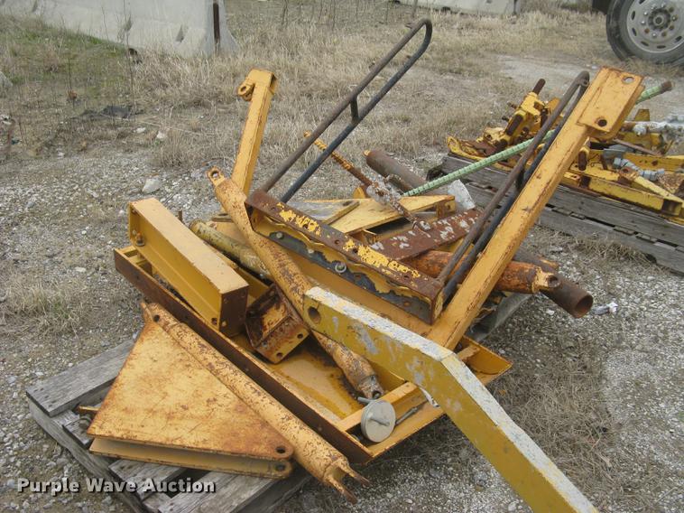 image for item DC2290 2002 CMI SF3002 paver