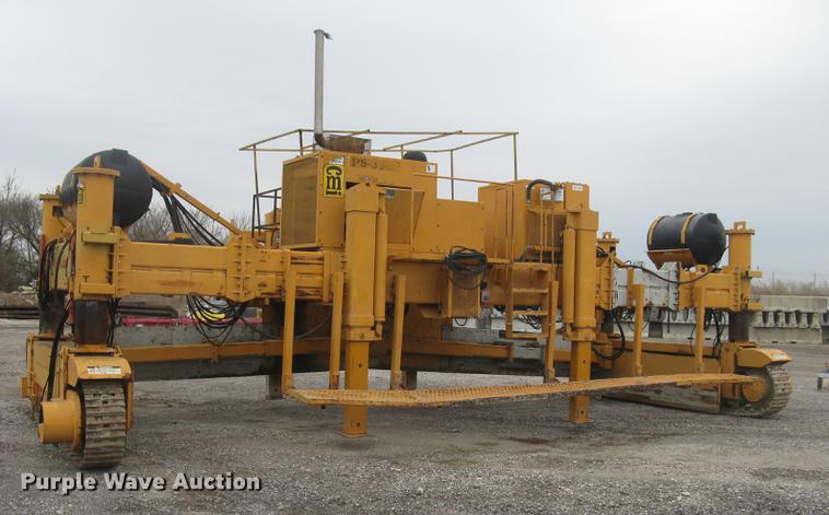 image for item DC2291 2003 CMI PS3302 placer spreader