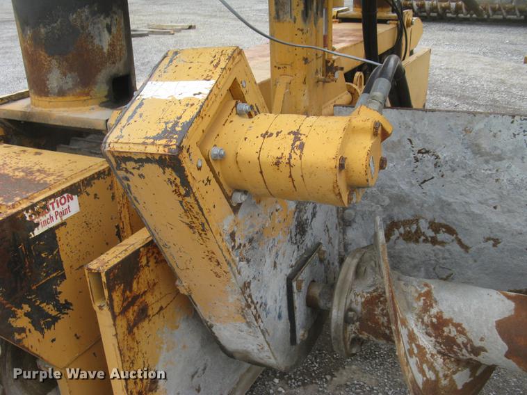 image for item DC2291 2003 CMI PS3302 placer spreader