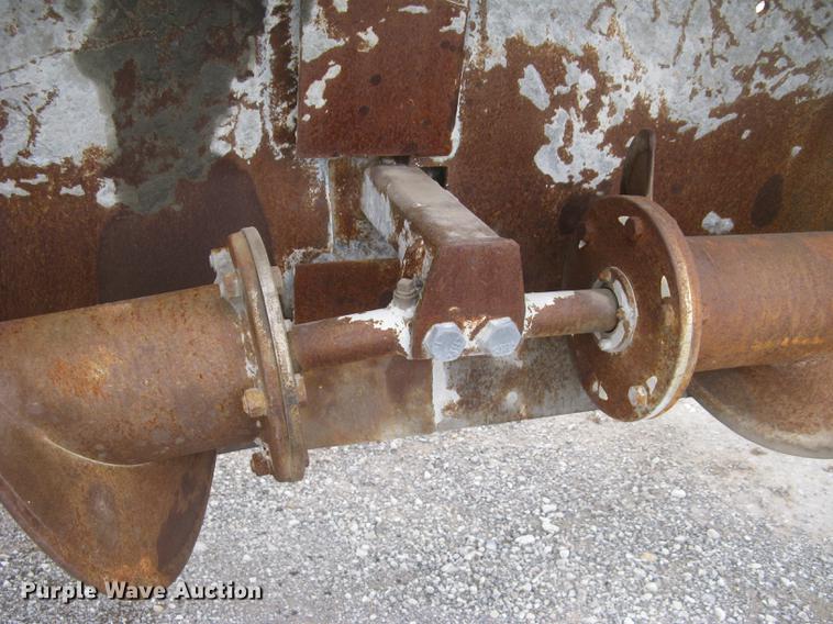 image for item DC2291 2003 CMI PS3302 placer spreader