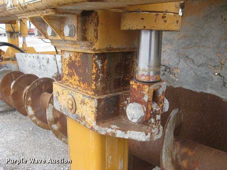 image for item DC2291 2003 CMI PS3302 placer spreader