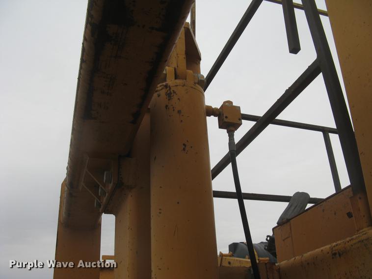 image for item DC2291 2003 CMI PS3302 placer spreader