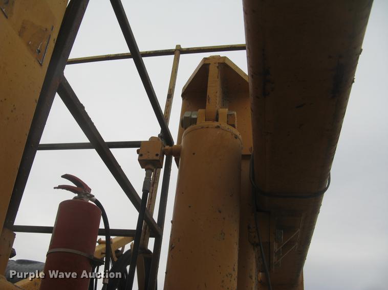 image for item DC2291 2003 CMI PS3302 placer spreader