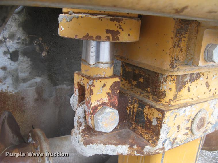 image for item DC2291 2003 CMI PS3302 placer spreader