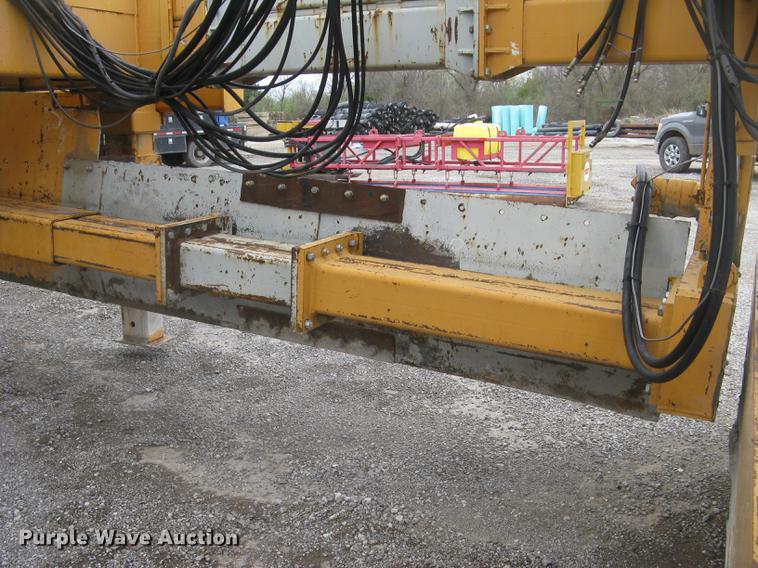 image for item DC2291 2003 CMI PS3302 placer spreader