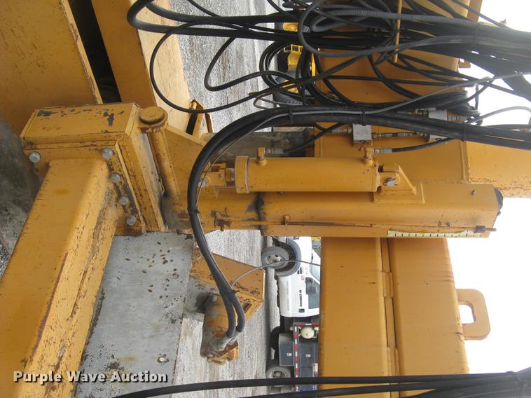 image for item DC2291 2003 CMI PS3302 placer spreader