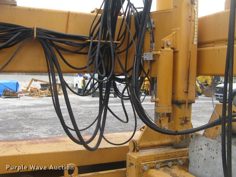 image for item DC2291 2003 CMI PS3302 placer spreader