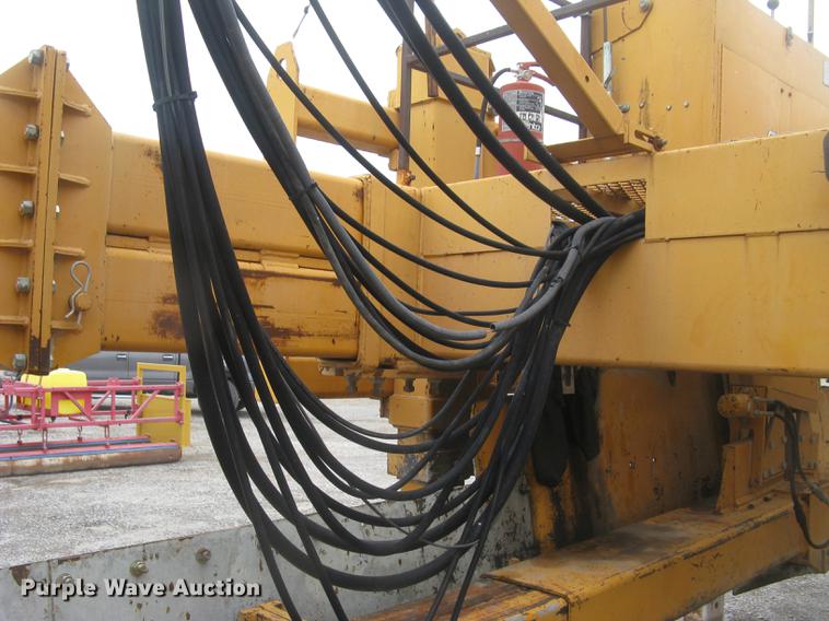 image for item DC2291 2003 CMI PS3302 placer spreader