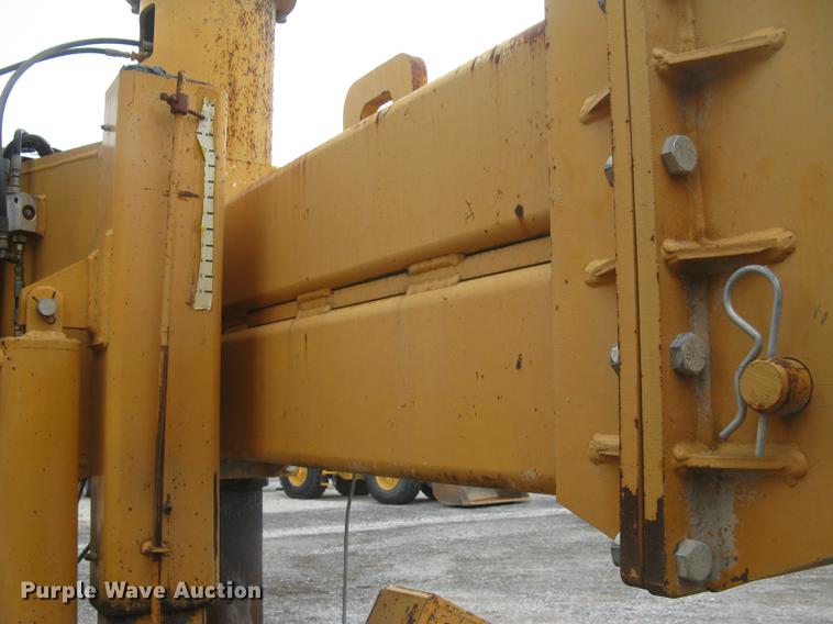 image for item DC2291 2003 CMI PS3302 placer spreader