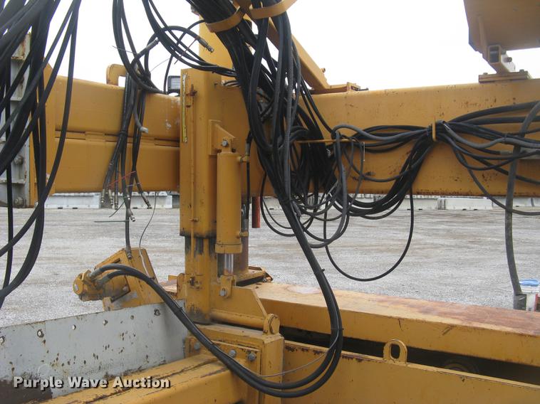 image for item DC2291 2003 CMI PS3302 placer spreader