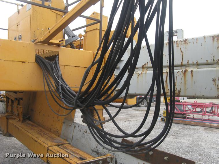 image for item DC2291 2003 CMI PS3302 placer spreader