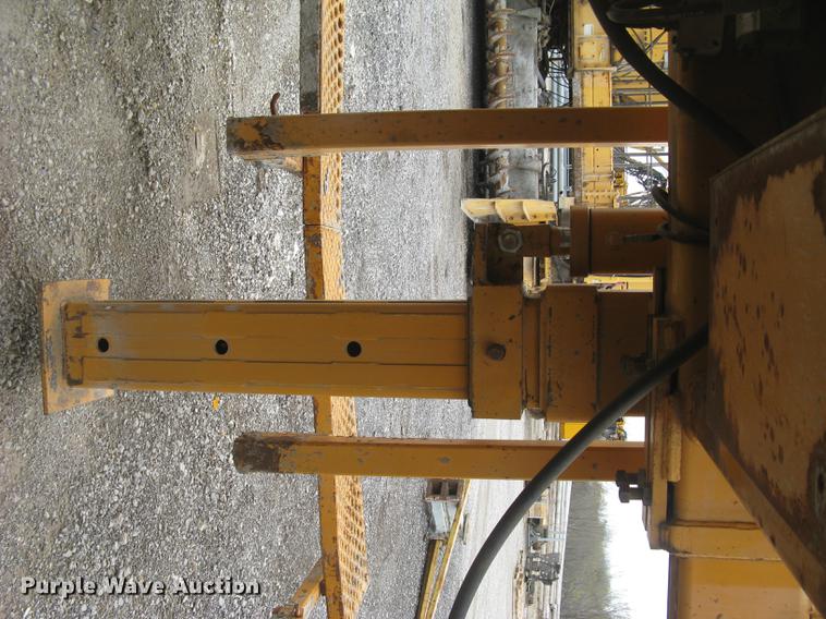 image for item DC2291 2003 CMI PS3302 placer spreader