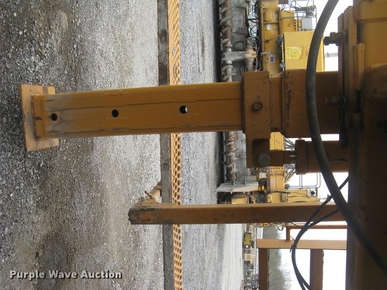 image for item DC2291 2003 CMI PS3302 placer spreader