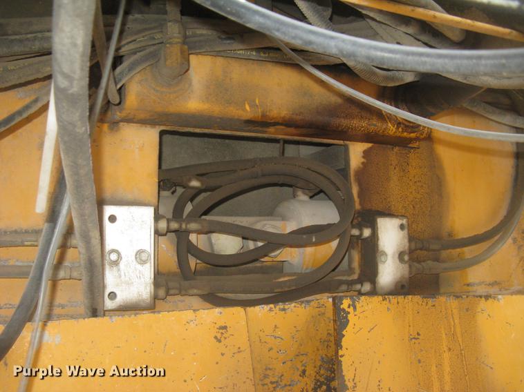 image for item DC2291 2003 CMI PS3302 placer spreader