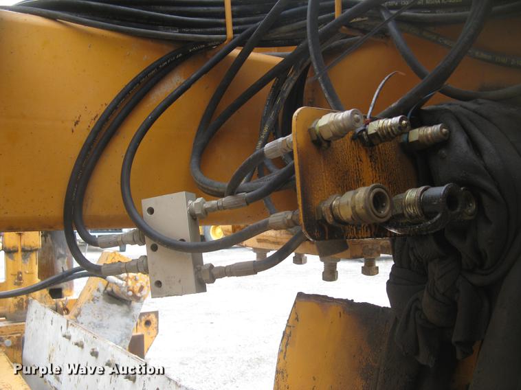 image for item DC2291 2003 CMI PS3302 placer spreader