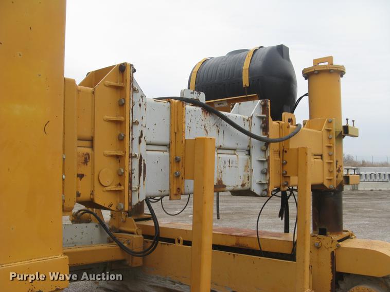 image for item DC2291 2003 CMI PS3302 placer spreader