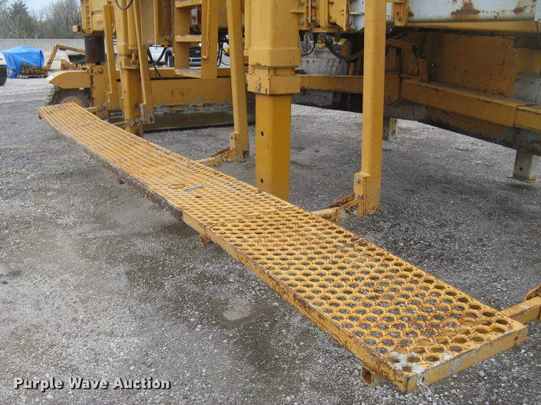 image for item DC2291 2003 CMI PS3302 placer spreader