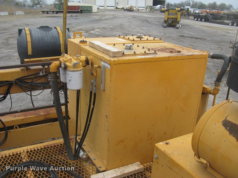 image for item DC2291 2003 CMI PS3302 placer spreader